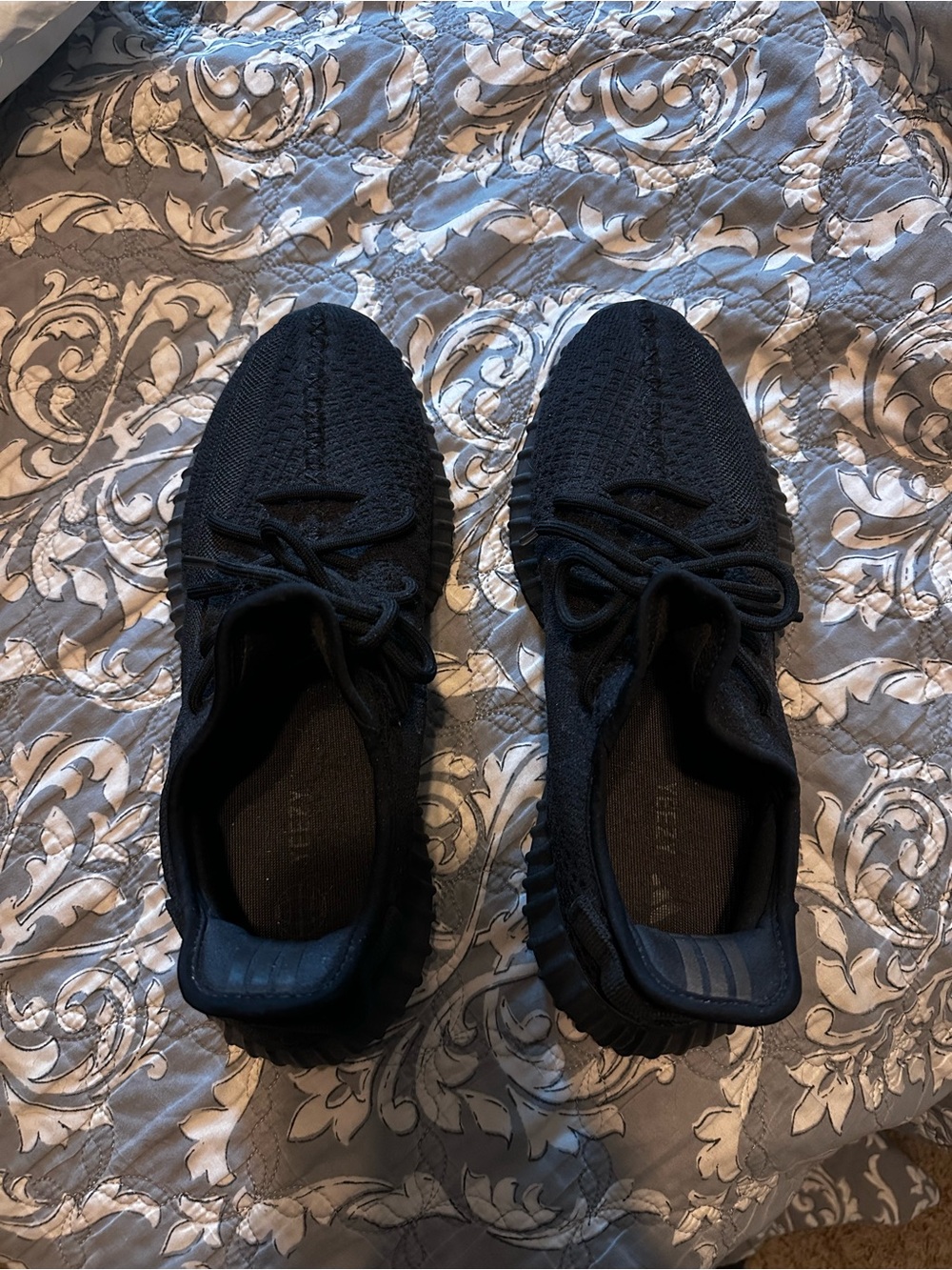 YEEZY BOOST 350 V2